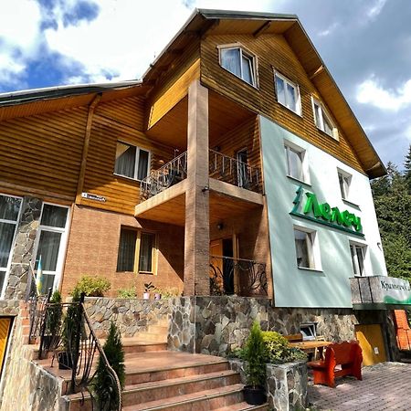 Лелеч Hotell Tatariv Exteriör bild