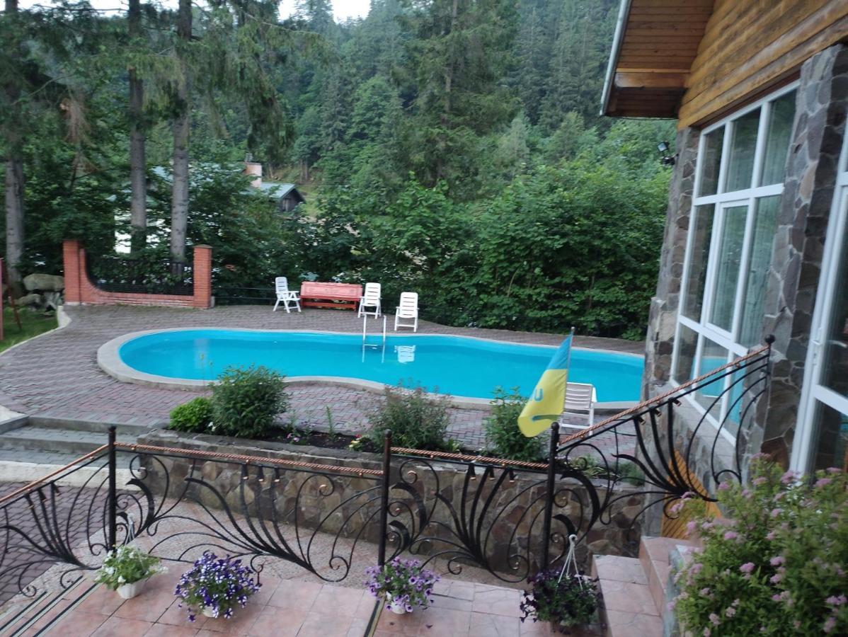 Лелеч Hotell Tatariv Exteriör bild