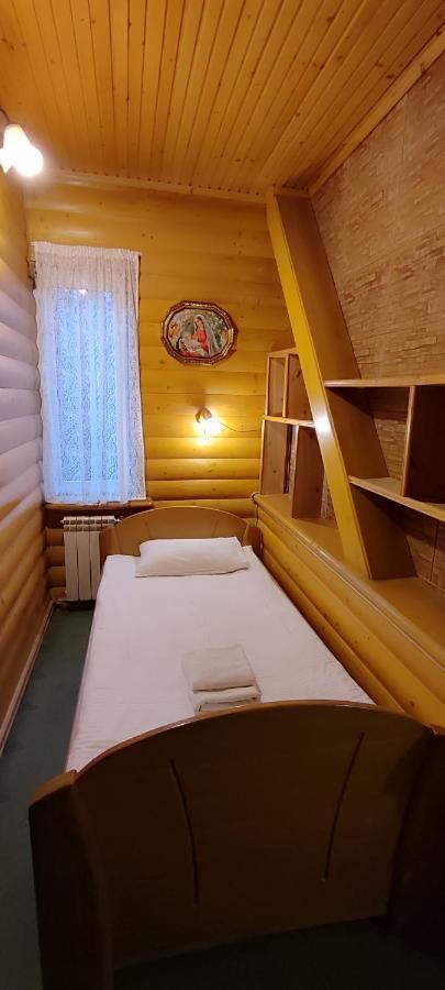 Лелеч Hotell Tatariv Exteriör bild
