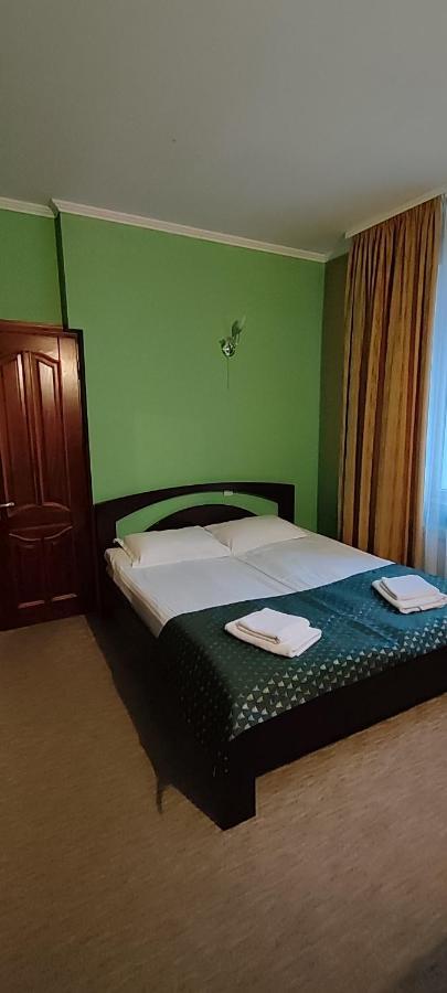 Лелеч Hotell Tatariv Exteriör bild