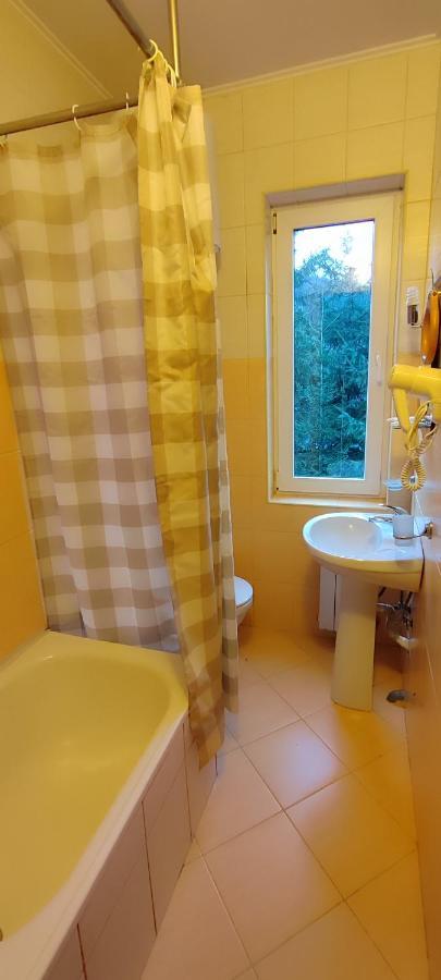 Лелеч Hotell Tatariv Exteriör bild