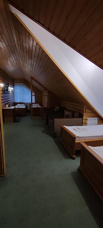 Лелеч Hotell Tatariv Exteriör bild