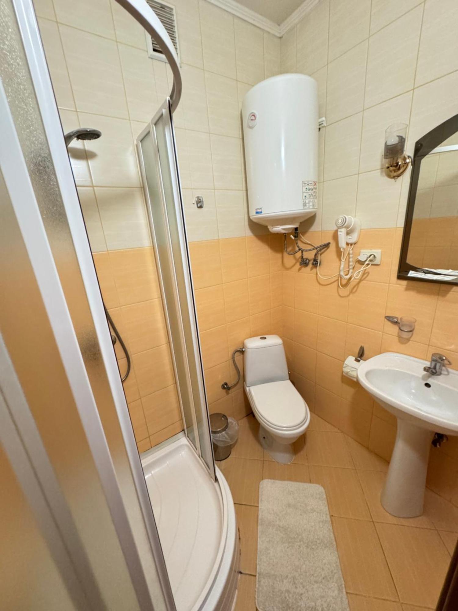Лелеч Hotell Tatariv Exteriör bild
