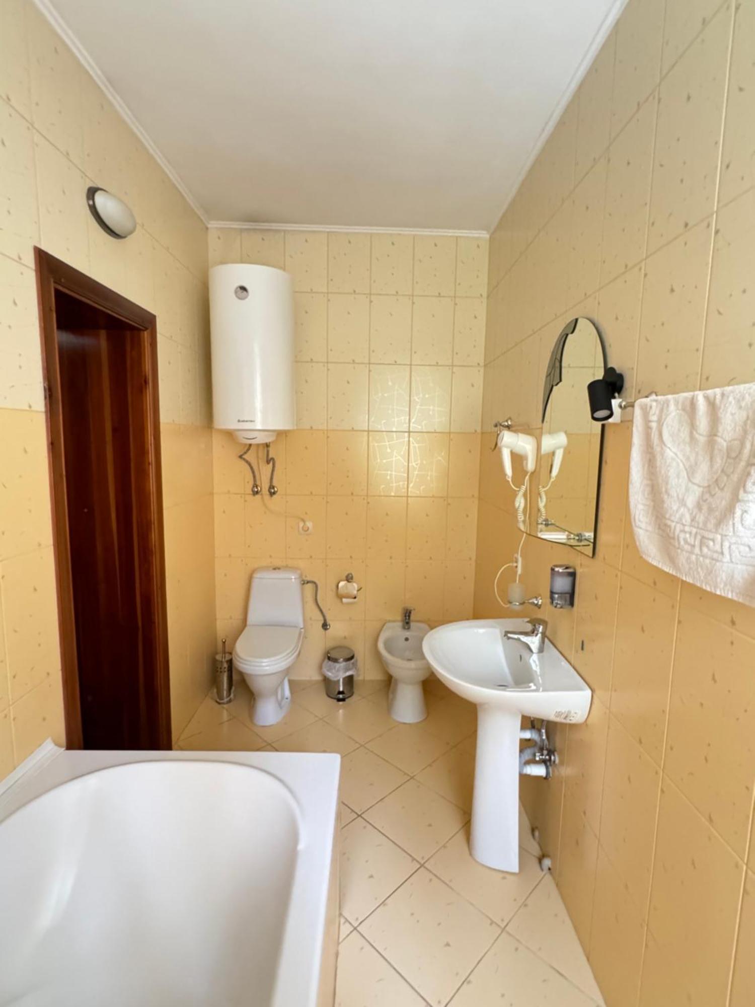 Лелеч Hotell Tatariv Exteriör bild