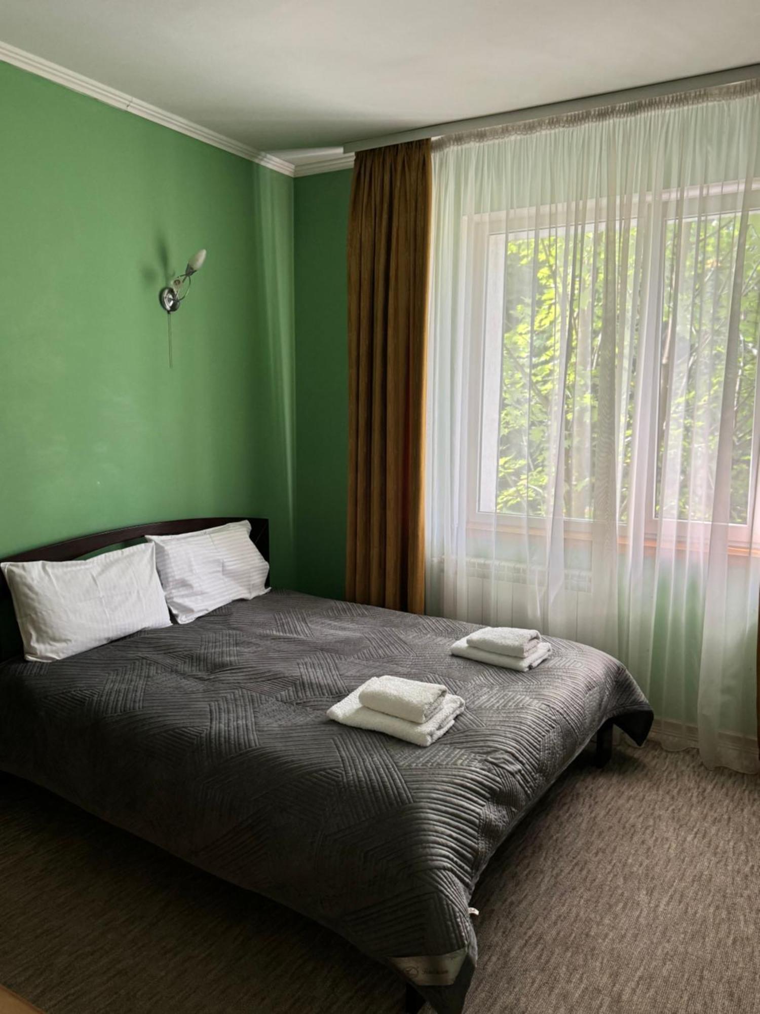 Лелеч Hotell Tatariv Exteriör bild