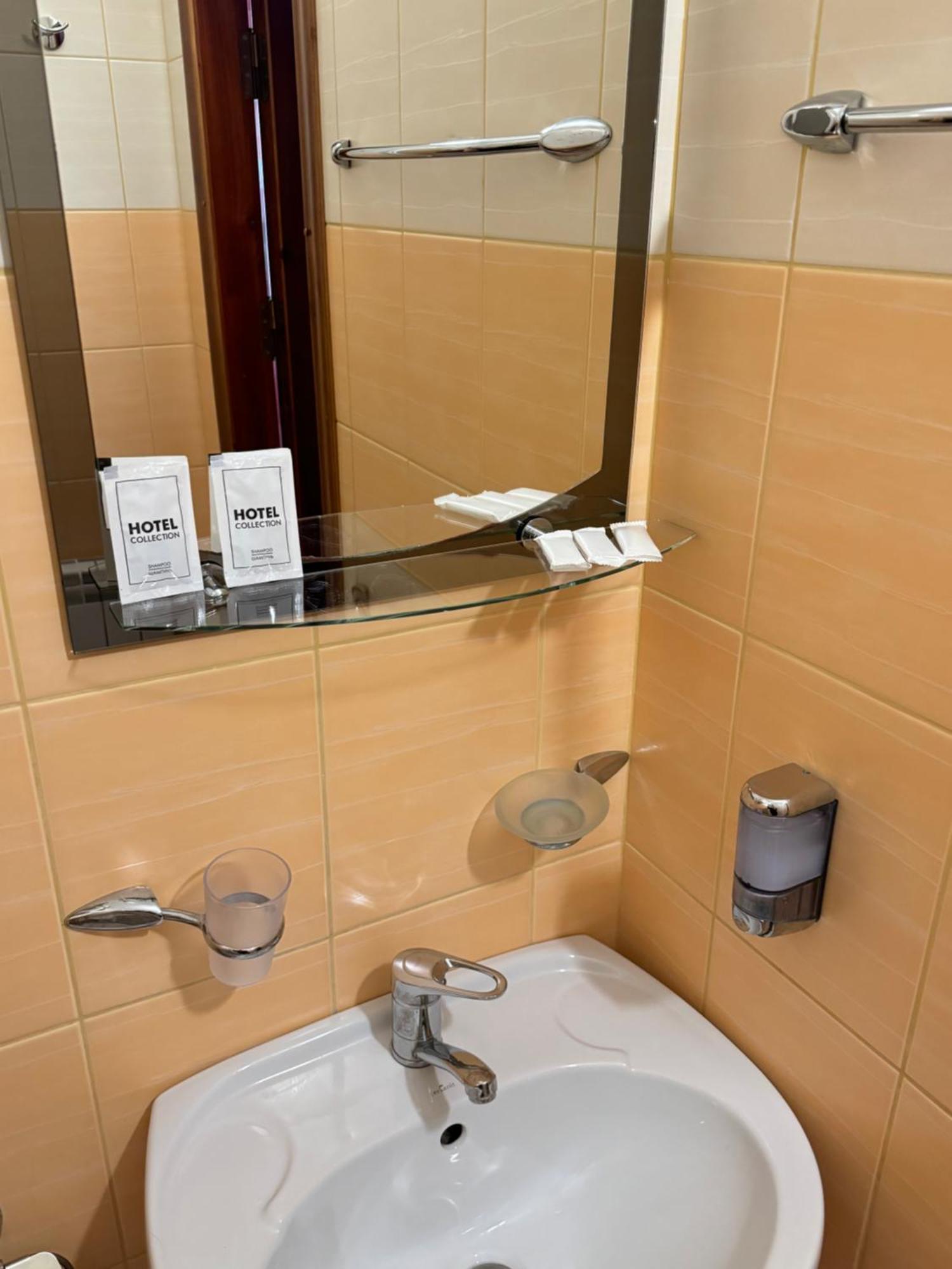 Лелеч Hotell Tatariv Exteriör bild