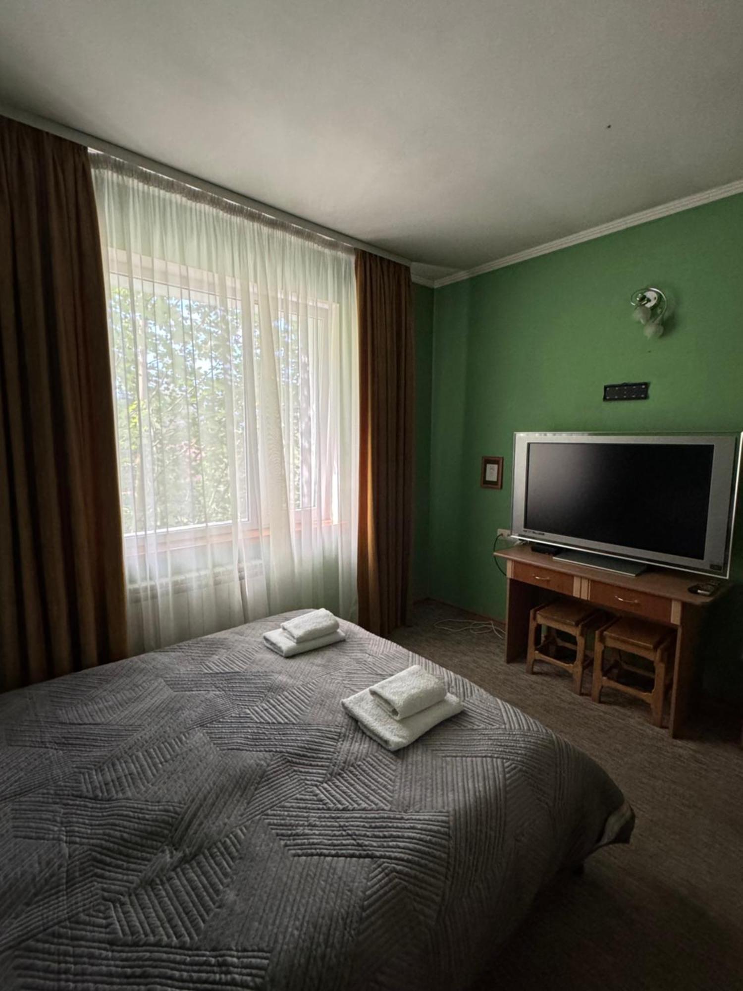 Лелеч Hotell Tatariv Exteriör bild
