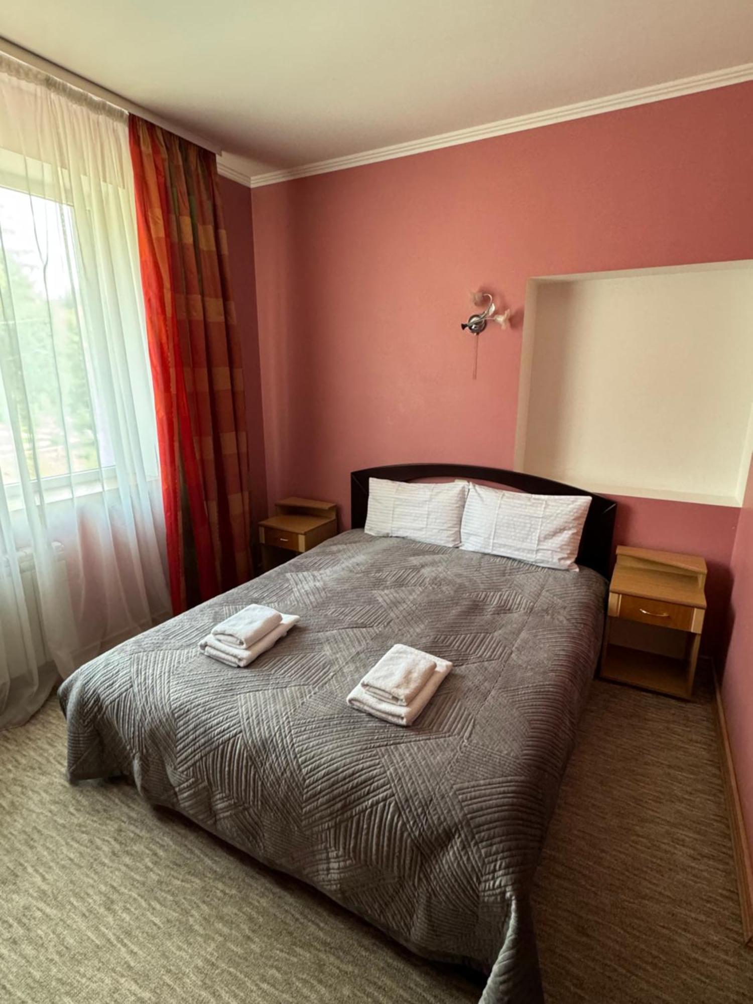 Лелеч Hotell Tatariv Exteriör bild
