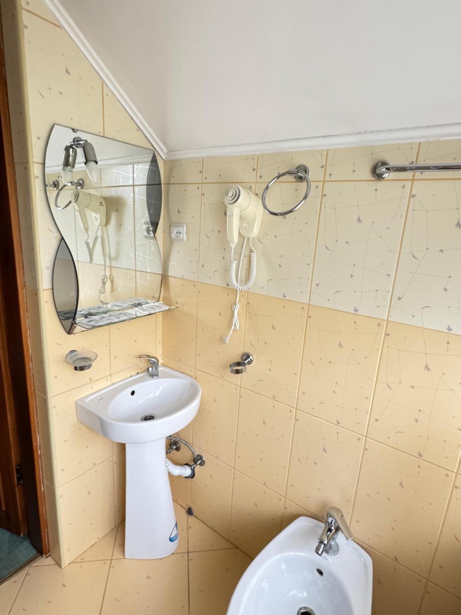 Лелеч Hotell Tatariv Exteriör bild