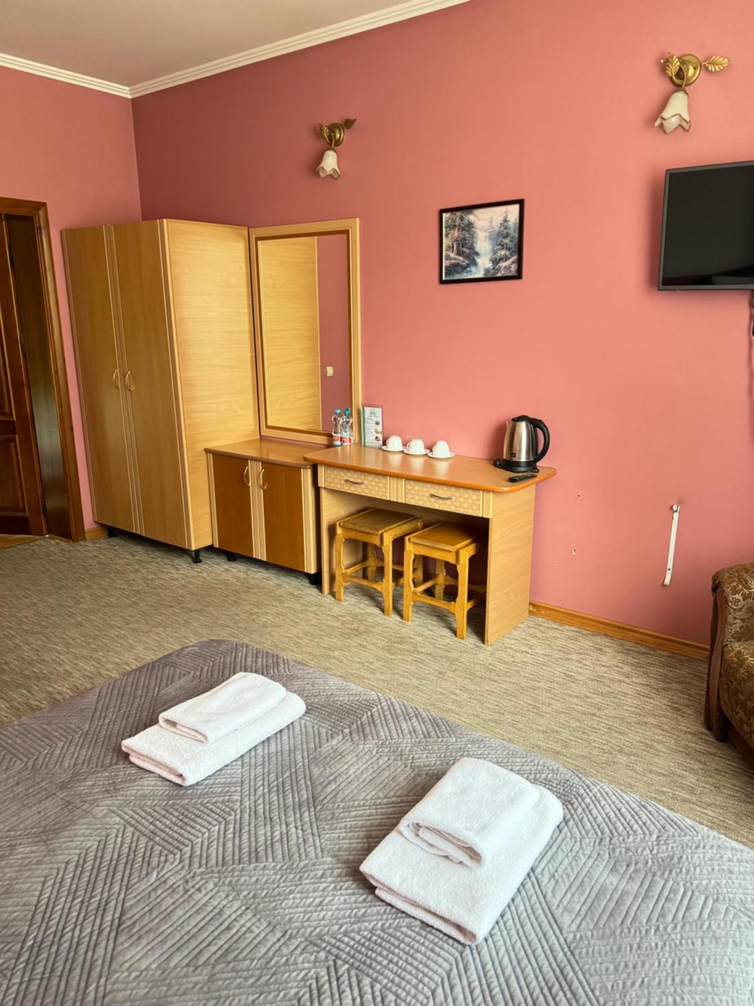 Лелеч Hotell Tatariv Exteriör bild