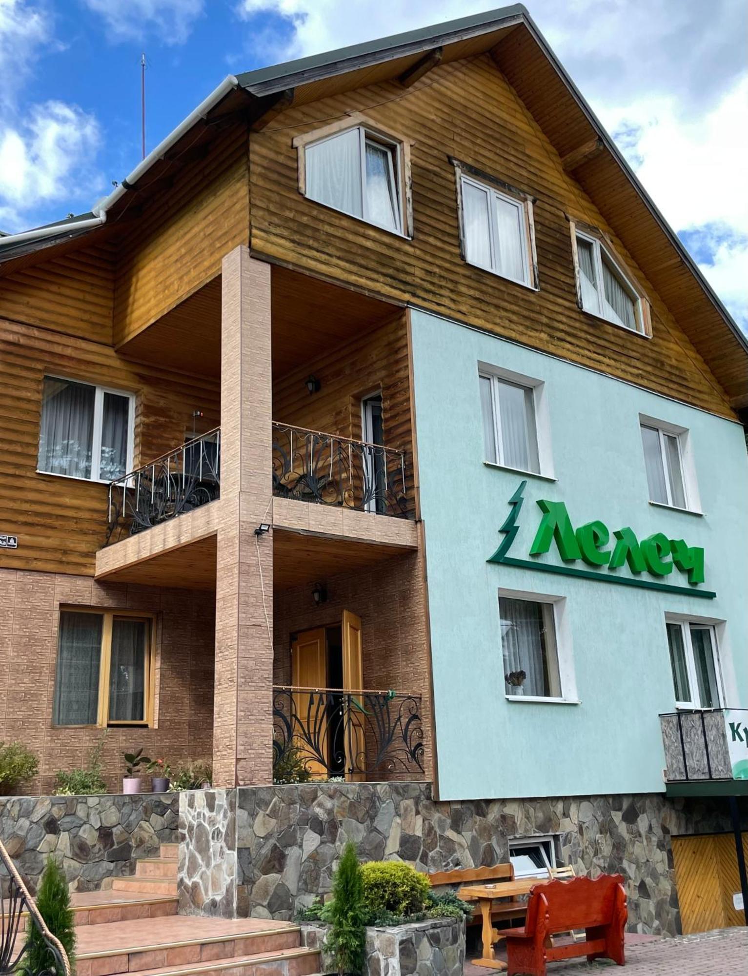 Лелеч Hotell Tatariv Exteriör bild